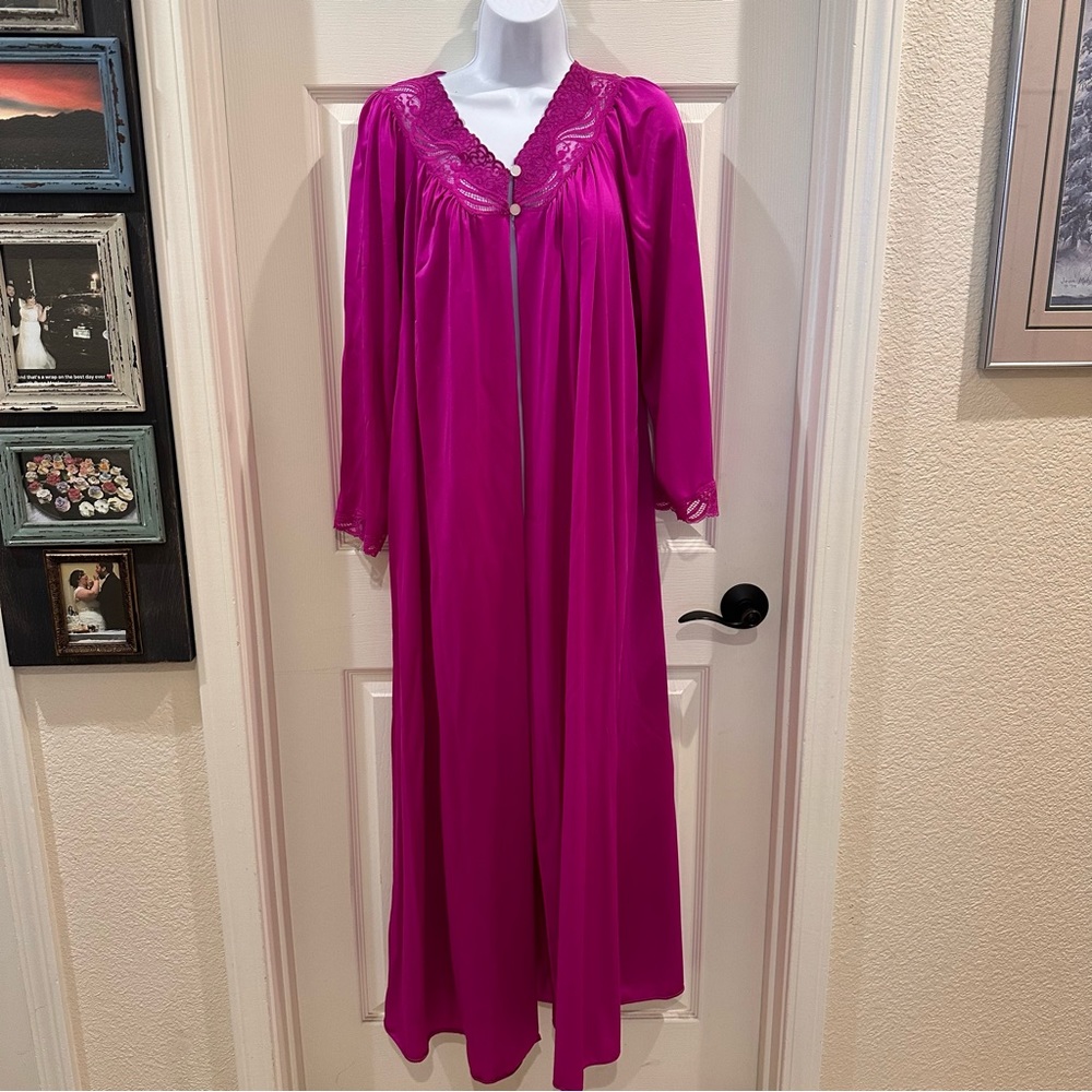 ShadowLine Vintage Magenta Elegant Women's Robe medium